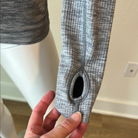 Lululemon Athletica Gray Fitted Long Sleeve Tee - Picture 4 of 10